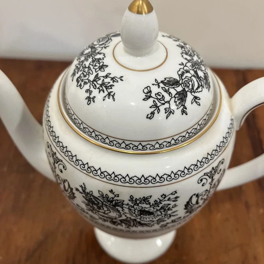 Wedgwood Black Columbia large coffee pot‎ 1¾ pints (UK), VGUC 10.5